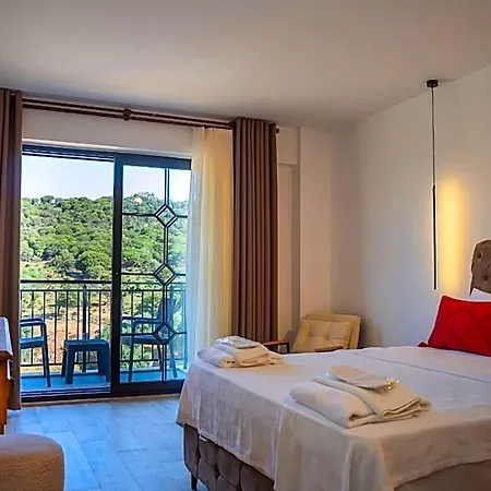 Aris Hotel