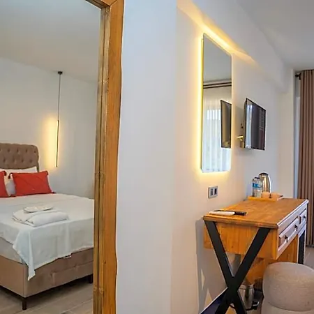 Aris Hotel 3*