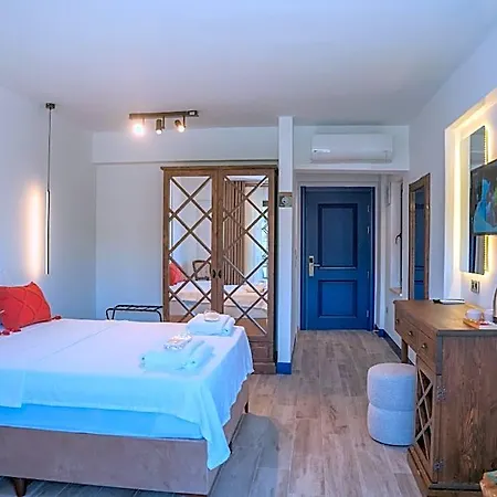 Aris Hotel 3*