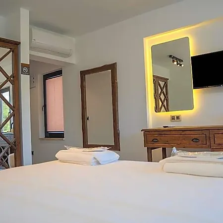 Aris Hotel 3*